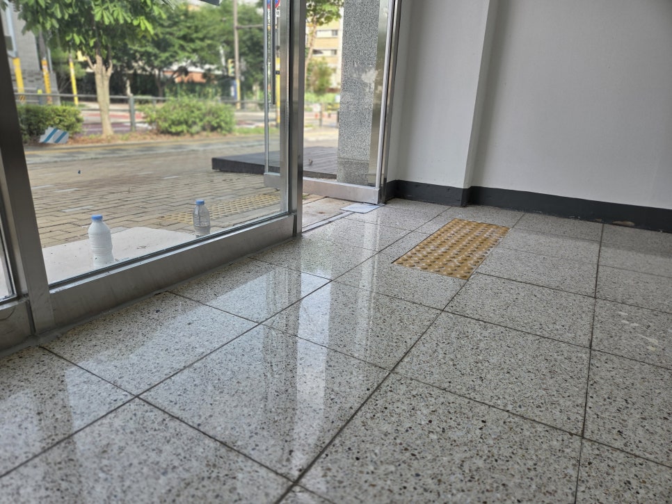 입구 부근 광택 완료 모습